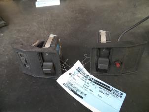 Gebruikte Schakelaar Elektrisch Raam BMW 5 serie (E34) 520i 24V Prijs op aanvraag aangeboden door Autodemontage Joko B.V.