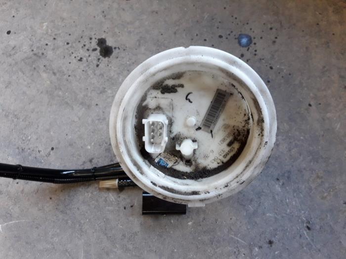 Gebruikte Tank element Pomp BMW 5 serie Touring (E61) 525d 24V Prijs op aanvraag aangeboden door Autodemontage Joko B.V.