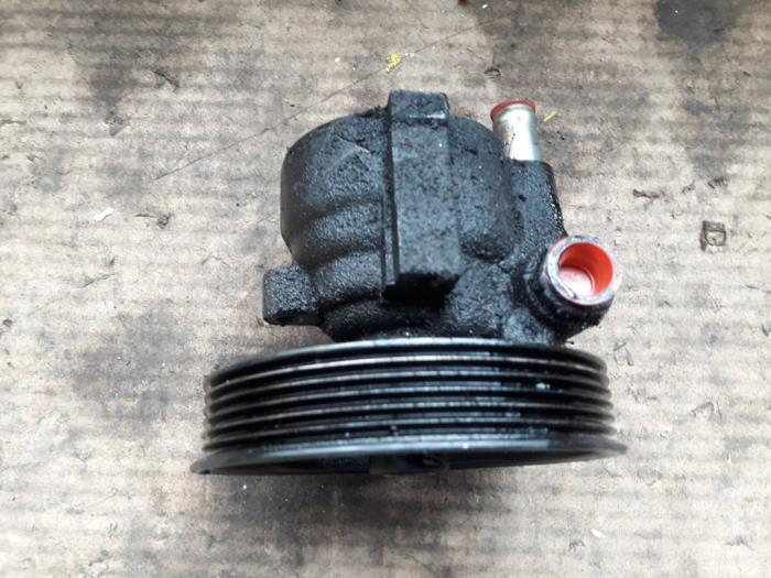 Gebruikte Servopomp Renault Kangoo Express (FC) 1.5 dCi 60 Prijs op aanvraag aangeboden door Autodemontage Joko B.V.