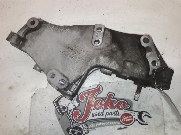 Gebruikte Motorrubber Opel Vivaro 2.0 CDTI Prijs op aanvraag aangeboden door Autodemontage Joko B.V.
