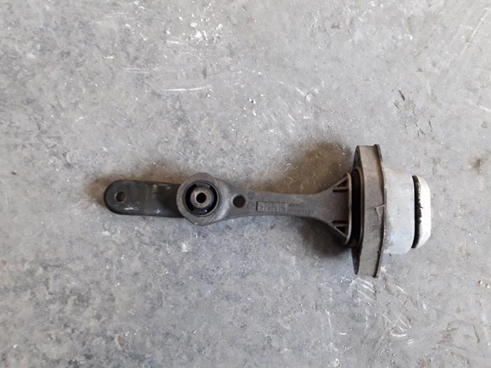 Gebruikte Versnellingsbak Steun Audi TT (8N3) 1.8 20V Turbo Prijs op aanvraag aangeboden door Autodemontage Joko B.V.