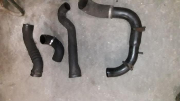 Gebruikte Intercooler Slang Nissan Cabstar (F22) 3.0 TDI E-100 Prijs op aanvraag aangeboden door Autodemontage Joko B.V.