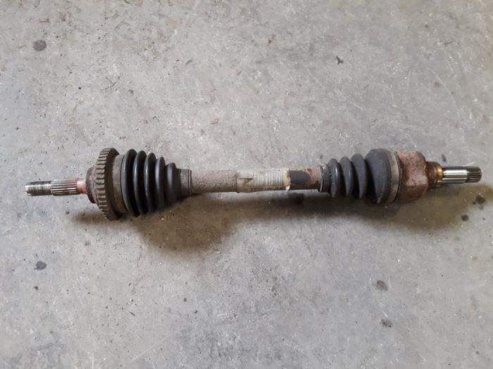 Gebruikte Steekas links-voor Peugeot 206 (2A/C/H/J/S) 1.4 XR,XS,XT,Gentry Prijs op aanvraag aangeboden door Autodemontage Joko B.V.