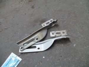 Gebruikte Motorkap Scharnier Chevrolet Matiz 0.8 S,SE Prijs op aanvraag aangeboden door Autodemontage Joko B.V.