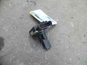 Gebruikte Luchtmassameter Ford Mondeo III 2.5 V6 24V Prijs op aanvraag aangeboden door Autodemontage Joko B.V.