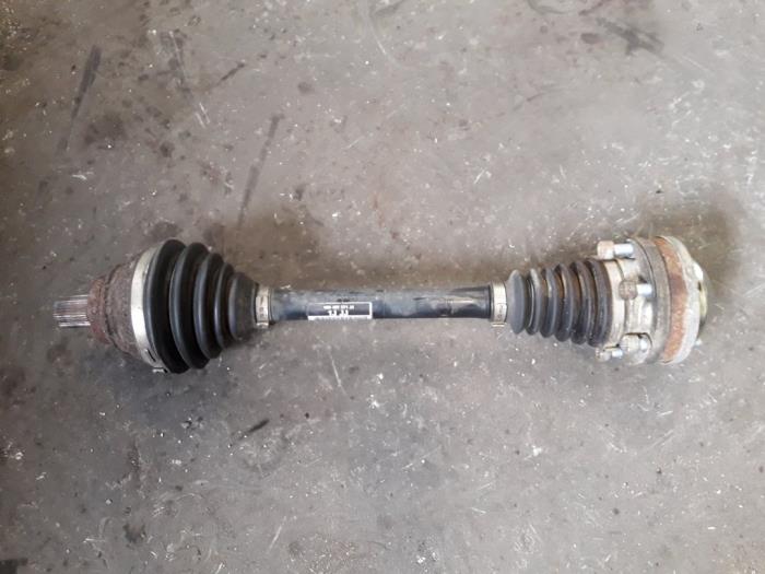 Gebruikte Steekas links-voor Volkswagen Passat Variant (3C5) 1.4 TSI 16V EcoFuel Prijs op aanvraag aangeboden door Autodemontage Joko B.V.