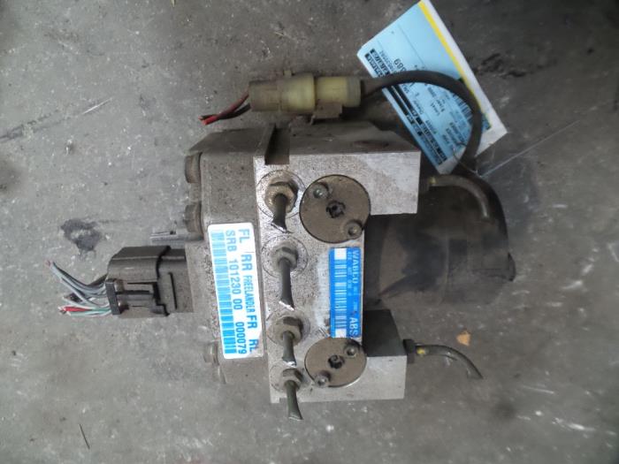 Gebruikte ABS Pomp Landrover Freelander Hard Top 2.0 di Prijs op aanvraag aangeboden door Autodemontage Joko B.V.