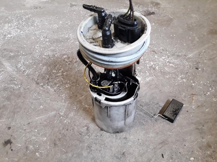 Gebruikte Tank element Pomp Volkswagen Passat Variant (3B6) 1.9 TDI 130 Prijs op aanvraag aangeboden door Autodemontage Joko B.V.