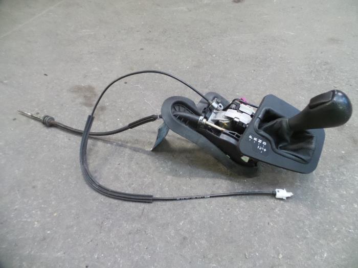 Versnellingspook van een BMW 3 serie (E46/4) 330i 24V 2004