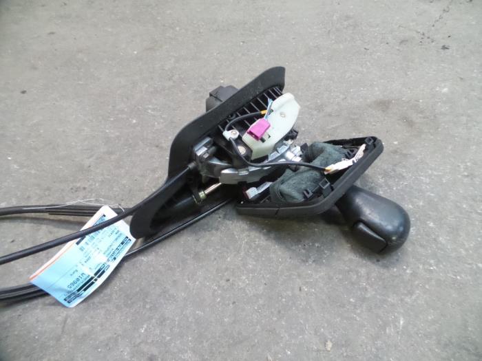 Versnellingspook van een BMW 3 serie (E46/4) 330i 24V 2004