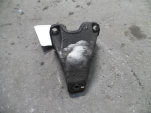 Gebruikte Versnellingsbak Steun Volkswagen Passat Variant Syncro/4Motion (3B5) 1.9 TDI 110 Syncro Prijs op aanvraag aangeboden door Autodemontage Joko B.V.