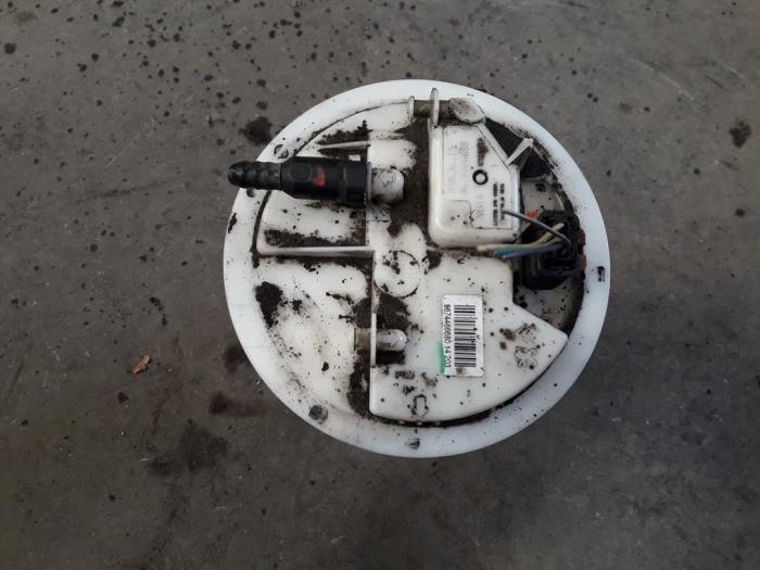 Gebruikte Tank element Pomp Peugeot 208 I (CA/CC/CK/CL) 1.2 Vti 12V PureTech 82 Prijs op aanvraag aangeboden door Autodemontage Joko B.V.