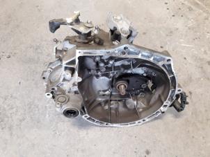 Gebruikte Versnellingsbak Peugeot 208 I (CA/CC/CK/CL) 1.2 Vti 12V PureTech 82 Prijs op aanvraag aangeboden door Autodemontage Joko B.V.