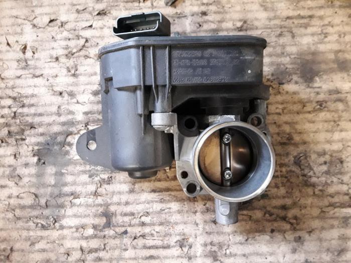 Gebruikte Gasklephuis Peugeot 208 I (CA/CC/CK/CL) 1.2 Vti 12V PureTech 82 Prijs op aanvraag aangeboden door Autodemontage Joko B.V.