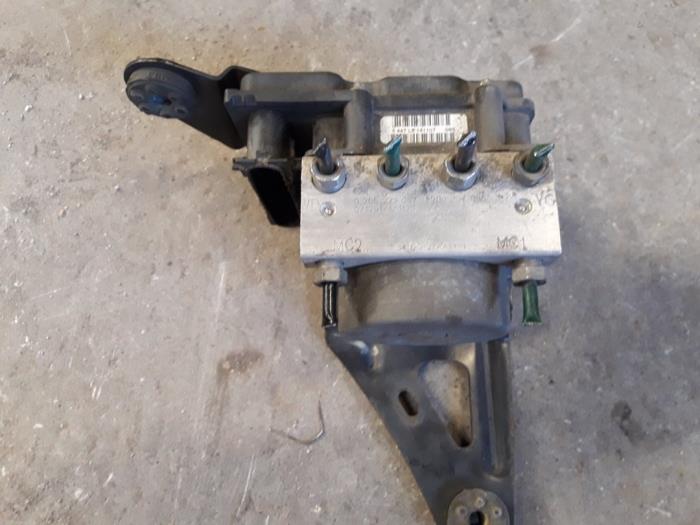 Gebruikte ABS Pomp Renault Scénic II (JM) 1.5 dCi 105 Prijs op aanvraag aangeboden door Autodemontage Joko B.V.