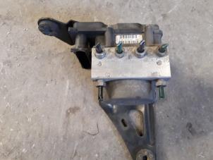 Gebruikte ABS Pomp Renault Scénic II (JM) 1.5 dCi 105 Prijs op aanvraag aangeboden door Autodemontage Joko B.V.