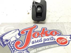 Gebruikte Elektrisch Raam Schakelaar Lancia Ypsilon (843) 1.2 16V Prijs op aanvraag aangeboden door Autodemontage Joko B.V.