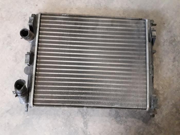 Gebruikte Radiateur Renault Clio II (BB/CB) 1.2 16V Prijs op aanvraag aangeboden door Autodemontage Joko B.V.