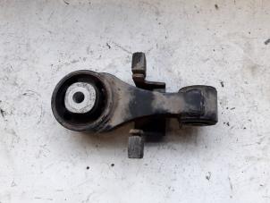 Gebruikte Versnellingsbak Steun Toyota Yaris II (P9) 1.4 D-4D Prijs op aanvraag aangeboden door Autodemontage Joko B.V.