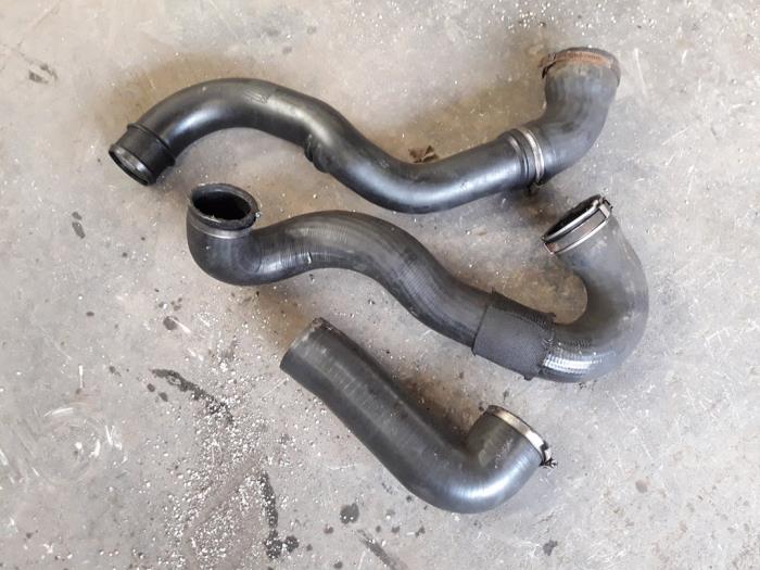Gebruikte Intercooler Slang Saab 9-5 (YS3E) 1.9 TiD 16V Prijs op aanvraag aangeboden door Autodemontage Joko B.V.