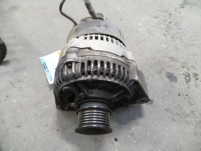 Gebruikte Dynamo Mercedes C (W202) 1.8 C-180 16V Prijs op aanvraag aangeboden door Autodemontage Joko B.V.