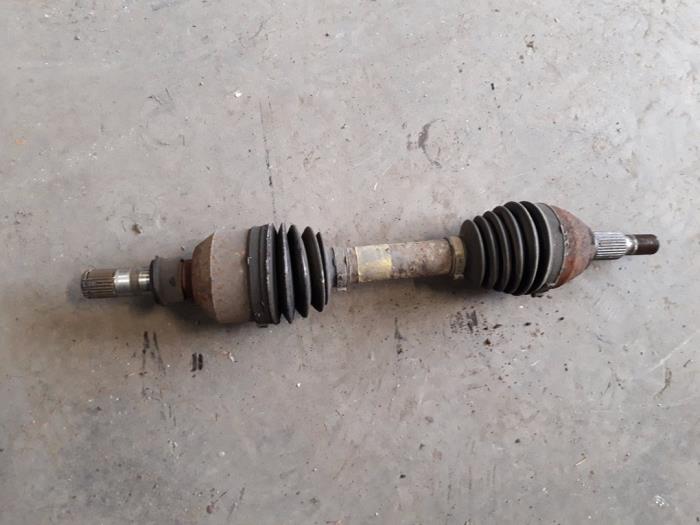 Gebruikte Aandrijfas rechts-voor Saab 9-3 II (YS3F) 1.8t 16V Prijs op aanvraag aangeboden door Autodemontage Joko B.V.