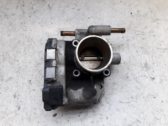 Gasklephuis van een Opel Corsa D 1.4 16V Twinport 2007