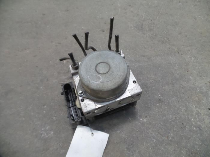 Gebruikte ABS Pomp Renault Kangoo Express (FW) 1.5 dCi 70 Prijs op aanvraag aangeboden door Autodemontage Joko B.V.