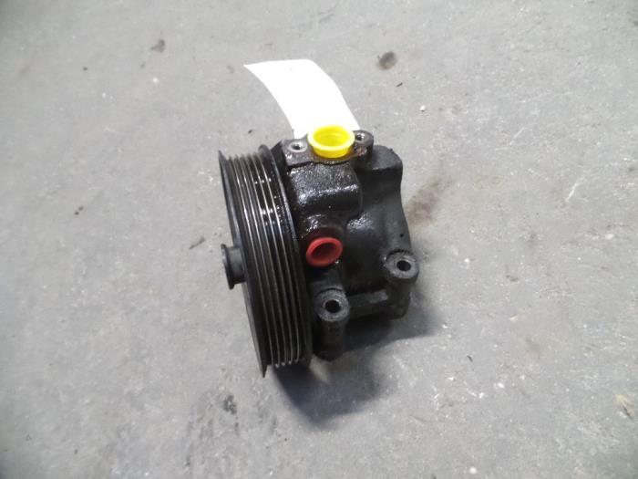 Gebruikte Servopomp Ford Mondeo III 1.8 16V Prijs op aanvraag aangeboden door Autodemontage Joko B.V.