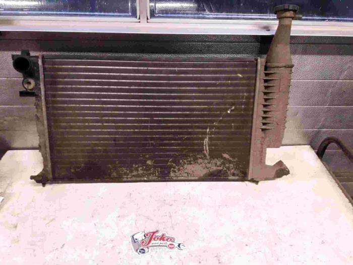 Gebruikte Radiateur Peugeot Partner Combispace 1.8 Prijs op aanvraag aangeboden door Autodemontage Joko B.V.