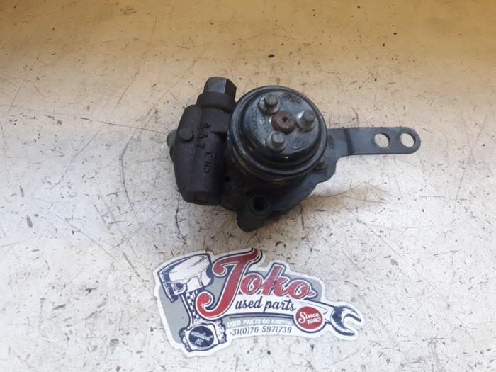 Stuurbekrachtiging Pomp van een Ford Mondeo III 2.0 TDCi/TDDi 115 16V 2001