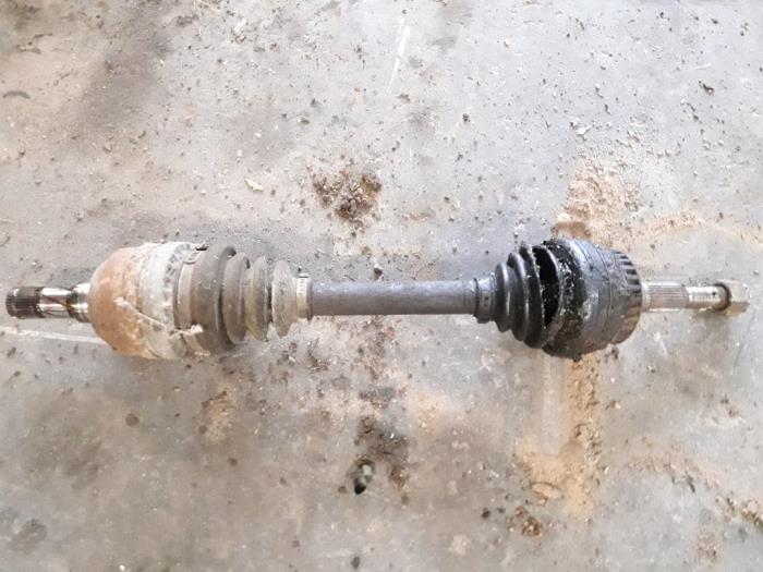 Gebruikte Steekas links-voor Opel Vectra A (86/87) 1.8 i Prijs op aanvraag aangeboden door Autodemontage Joko B.V.
