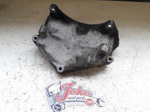 Gebruikte Dynamosteun boven Mercedes CLK (C208) 2.0 200 16V Prijs op aanvraag aangeboden door Autodemontage Joko B.V.