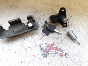 Gebruikte Slotenset Cilinder (compleet) Opel Zafira (F75) 1.8 16V Prijs op aanvraag aangeboden door Autodemontage Joko B.V.