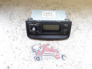 Gebruikte Radio Toyota Yaris (P1) 1.3 16V VVT-i Prijs op aanvraag aangeboden door Autodemontage Joko B.V.