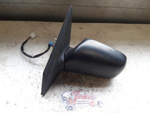 Gebruikte Buitenspiegel links Toyota Yaris (P1) 1.3 16V VVT-i Prijs op aanvraag aangeboden door Autodemontage Joko B.V.