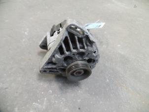 Gebruikte Dynamo Renault Twingo (C06) 1.2 16V Prijs op aanvraag aangeboden door Autodemontage Joko B.V.