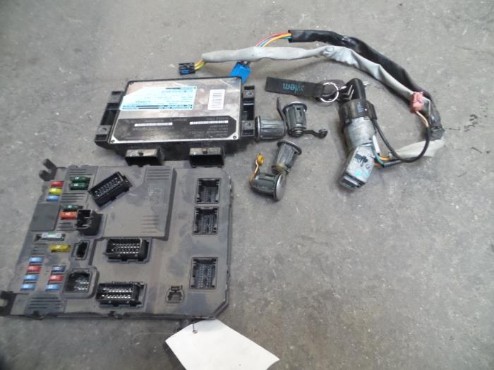 Gebruikte Tank element Pomp Fiat Doblo (223A/119) 1.9 JTD Prijs op aanvraag aangeboden door Autodemontage Joko B.V.