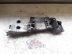 Gebruikte Dynamosteun boven Volkswagen Golf IV Variant (1J5) 1.9 TDI 115 4Motion Prijs op aanvraag aangeboden door Autodemontage Joko B.V.