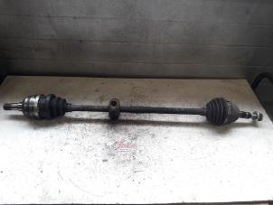 Gebruikte Aandrijfas rechts-voor Opel Zafira (F75) 2.2 16V Prijs op aanvraag aangeboden door Autodemontage Joko B.V.