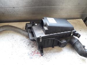 Gebruikte Luchtfilterhuis Volvo S40 (VS) 2.0 16V Prijs op aanvraag aangeboden door Autodemontage Joko B.V.