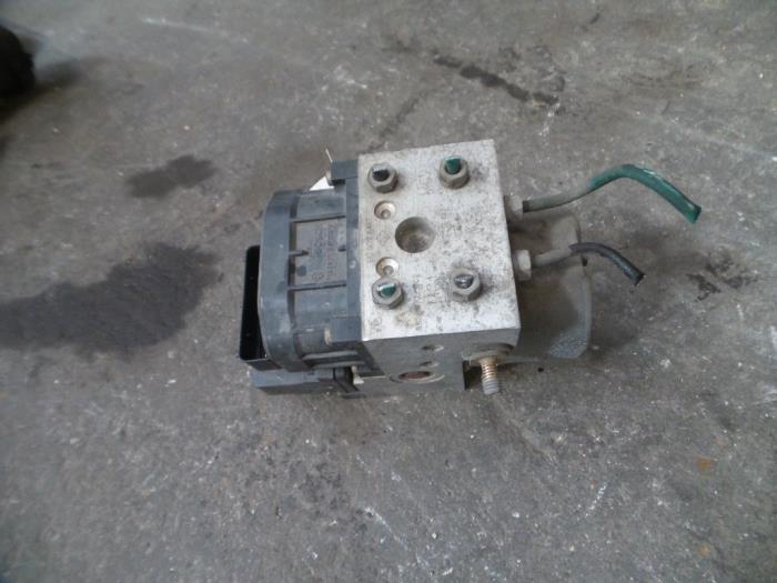 Gebruikte ABS Pomp Renault Clio II (BB/CB) 1.6 16V Prijs op aanvraag aangeboden door Autodemontage Joko B.V.