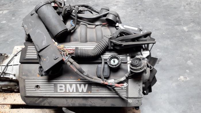 Motor van een BMW 3 serie (E36/4) 320i 24V 1994