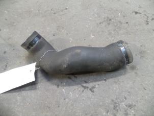 Gebruikte Intercooler Slang Opel Zafira (F75) 2.2 DTI 16V Prijs op aanvraag aangeboden door Autodemontage Joko B.V.