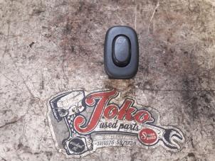 Gebruikte Schakelaar Elektrisch Raam Saab 9-5 Estate (YS3E) 1.9 TiD 16V Prijs op aanvraag aangeboden door Autodemontage Joko B.V.