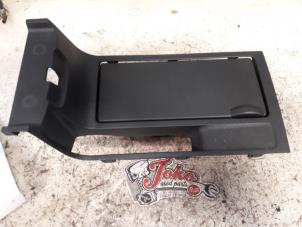 Gebruikte Bekerhouder Mazda 3 Sport (BK) 1.3i 16V Prijs op aanvraag aangeboden door Autodemontage Joko B.V.