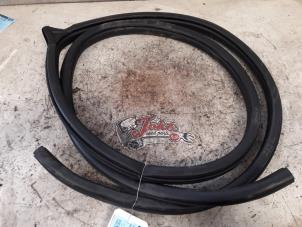 Gebruikte Deurrubber 4Deurs links-voor Mazda 3 Sport (BK) 1.3i 16V Prijs op aanvraag aangeboden door Autodemontage Joko B.V.