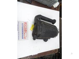 Gebruikte Luchtfilterhuis Volkswagen Transporter/Caravelle T4 2.4 D,Caravelle Prijs op aanvraag aangeboden door Autodemontage Joko B.V.