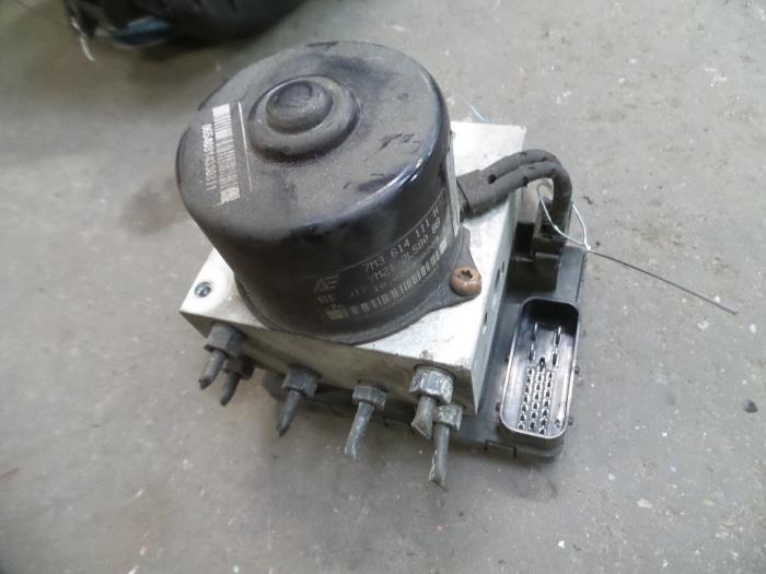 Gebruikte ABS Pomp Ford Galaxy (WGR) 2.0 Prijs op aanvraag aangeboden door Autodemontage Joko B.V.