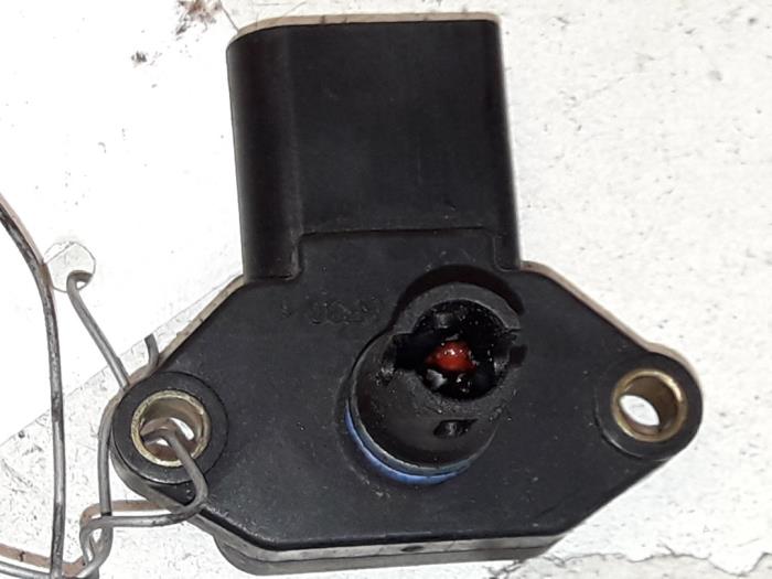 Gebruikte Luchtmassameter Volkswagen Polo III (6N1) 1.4i 60 Prijs op aanvraag aangeboden door Autodemontage Joko B.V.